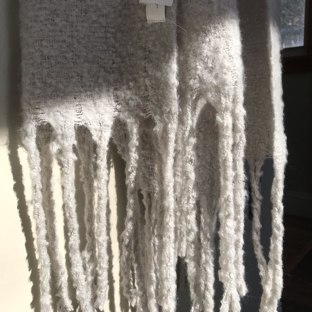 Scarf - Picture 4 of 4